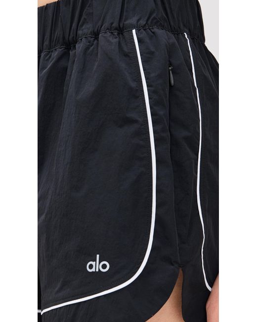 \"Alo Yoga\" Motivate Track ショートパンツ Alo Yoga Motivate Track Shorts in Black | Lyst