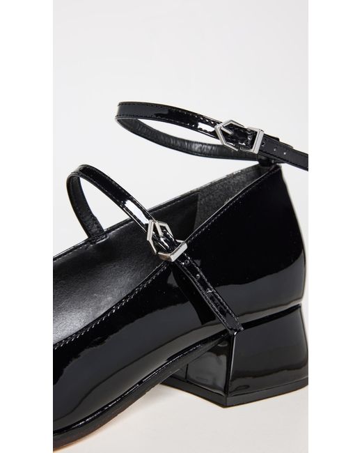schutz pumps