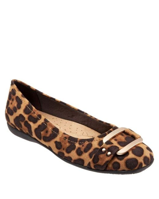 Trotters Brown Sizzle Ballet Flats 8 Leopard Round Toe Slip On Zpo2652