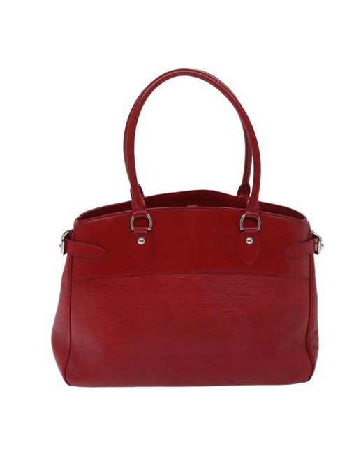 Louis Vuitton Red Passy Leather Handbag (pre-owned)