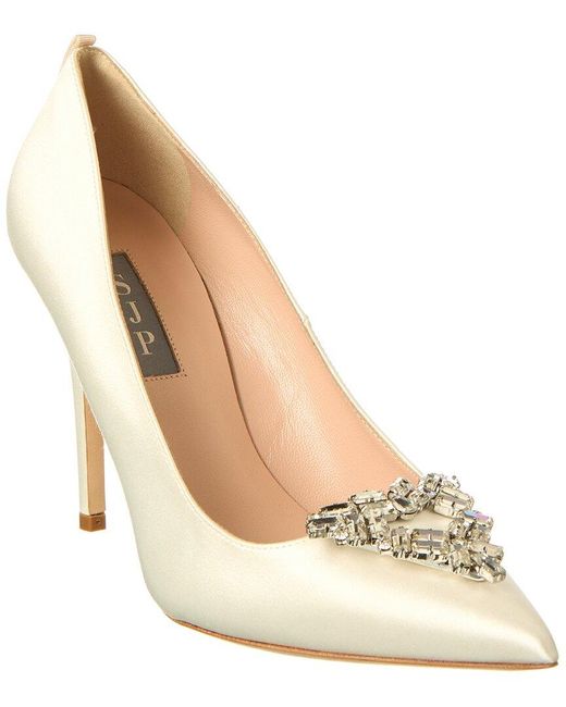 Talons Escarpés Jessica Bennett En Satin Rouge - Neuf Avec Boîte, Taille 6.5 US, Style Halo Et Slingbacks