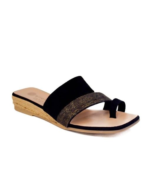 Eric Michael Black Claudia Sandal