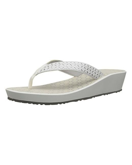 Clarks liya gaze flip flops hotsell