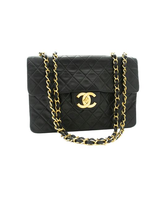 Chanel Classic Flap Leather Shoulder Bag (pre-owned) in Black