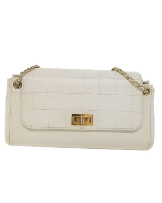 Chanel White Flap Bag Leather Shoulder Bag (pre-owned)