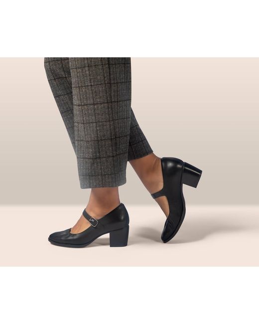 Aetrex Black Sara Pump Heel