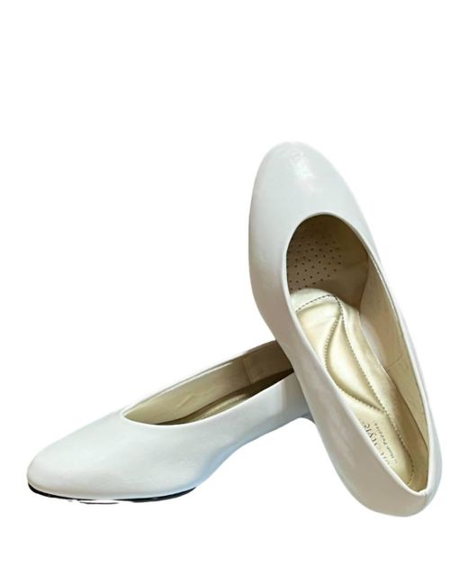 Hush Puppies Devine Heels - Medium Width In White