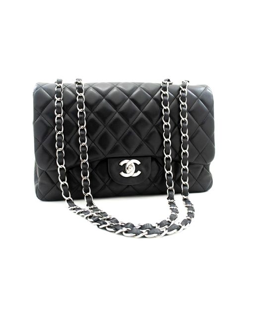 Chanel Classic Flap Leather Shoulder Bag (pre-owned) in Black