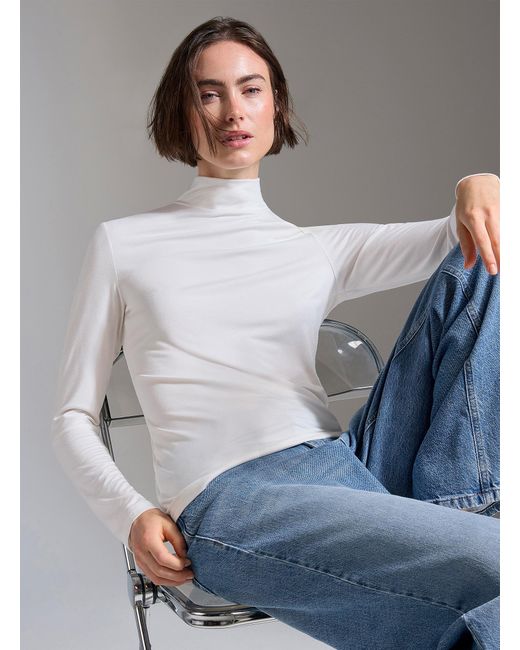 Contemporaine White Flowy Mock