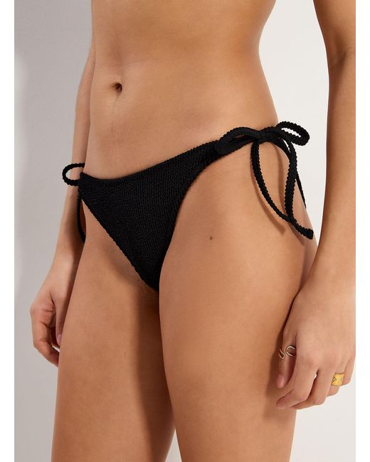 Simon's Black Ruffle