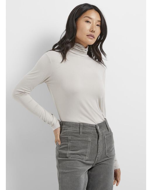 Flowy turtleneck hotsell