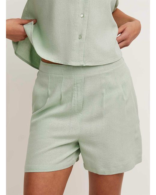 Vero Moda Touch Of Linen Sewn Pleats Short in Green
