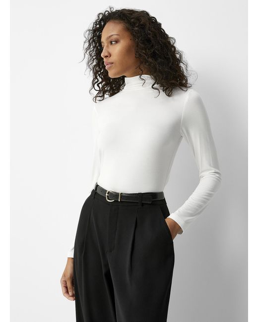 Contemporaine White Flowy Mock