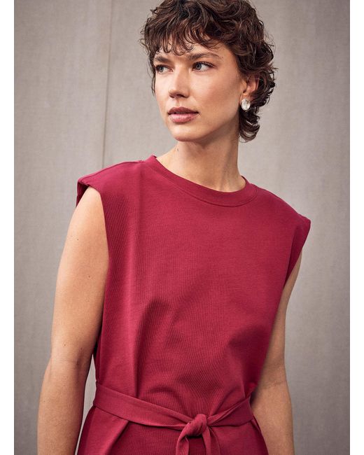 SELECTED Red Shoulder