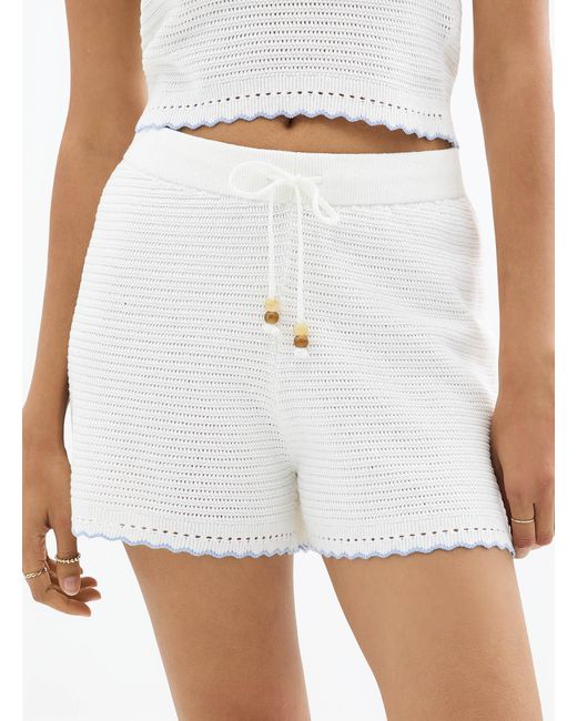 Simon's White Scalloped