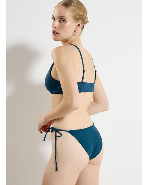 Simon's Blue String High