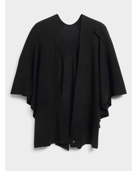Fraas Black Solid Ruana