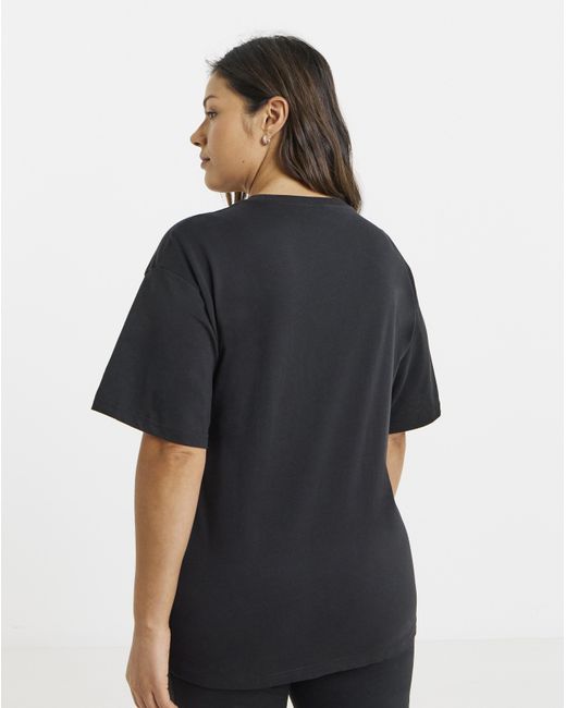 PUMA Black Essential No.1 Logo Relaxed T-Shirt