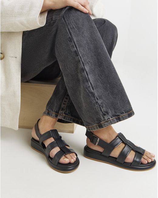 Heavenly Soles Black Tubular Fisherman Sandal Wide
