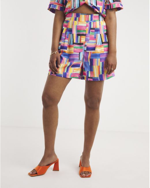 Twisted Wunder Red Primrose Shorts