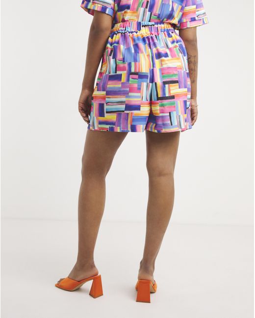 Twisted Wunder Red Primrose Shorts