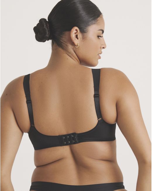 Triumph Black Essential Minimiser Bra
