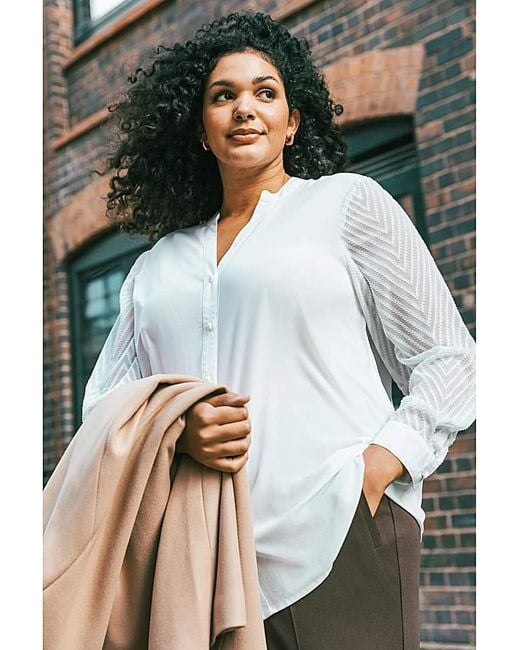 Roman Curve White V-Neck Button Up Blouse