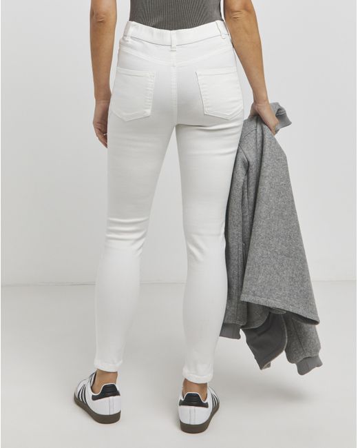 Capsule White 24/7 Skinny Jeans