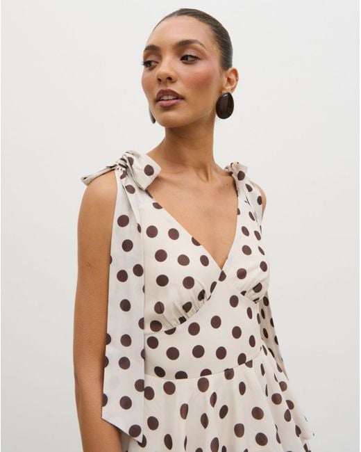 Pretty Lavish White Fiore Tie