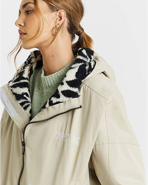 Regatta White Waterproof Changing Robe