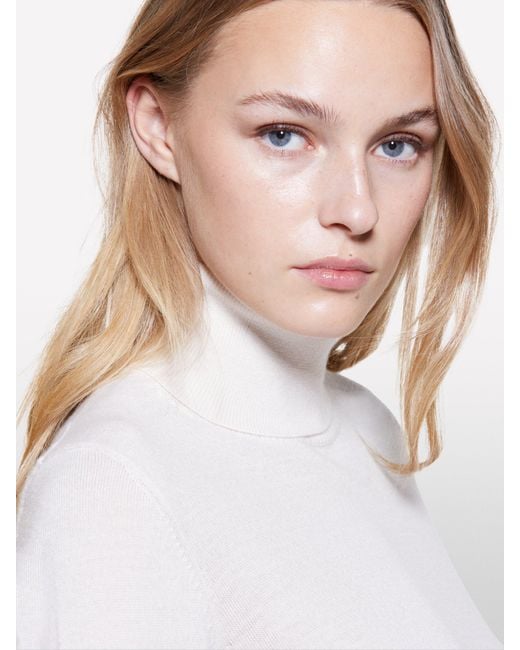 Sisley White Cream Turtleneck