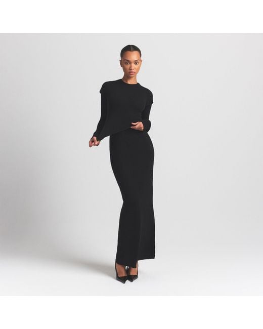 Skims Black Tee