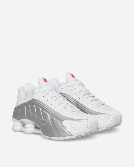Nike Wmns Shox R4 Sneakers White for men