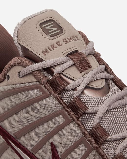 Nike Wmns Shox Tl Sneakers Pumice / Night Maroon in Brown