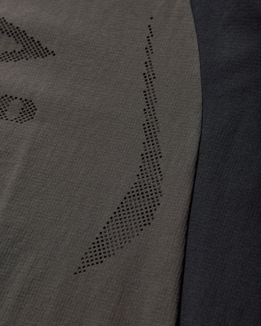 Umbro Men S Lasered Nylon Crewneck Top Grey / Black for men