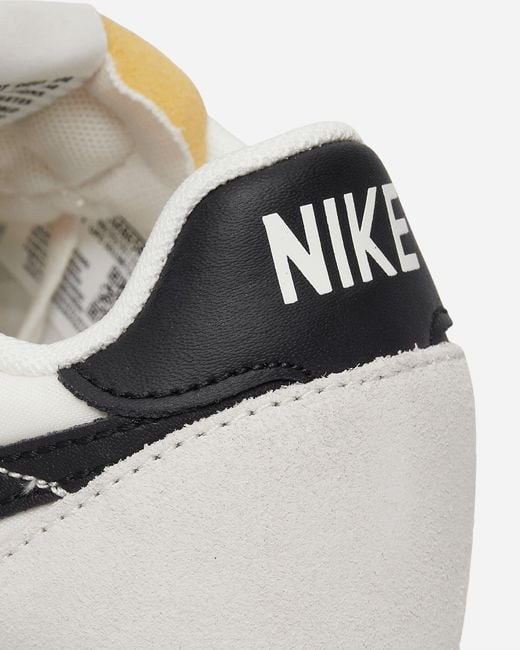 Nike White Waffle Racer Sneakers Sail / Black for men