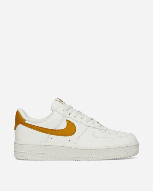Nike Wmns Air Force 1 07 Se Sneakers Summit White / Bronzine for men