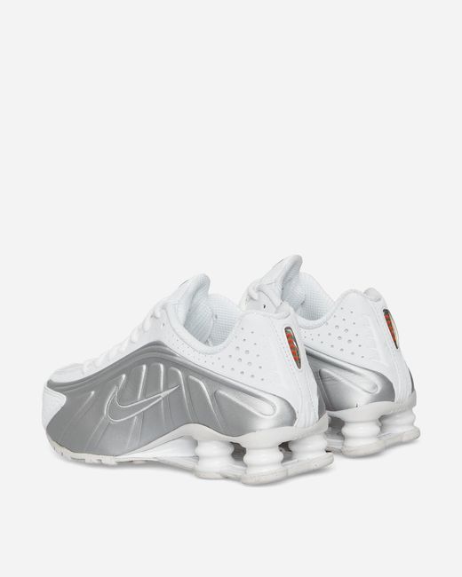 Nike Wmns Shox R4 Sneakers White for men