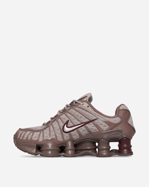 Nike Wmns Shox Tl Sneakers Pumice / Night Maroon in Brown for Men