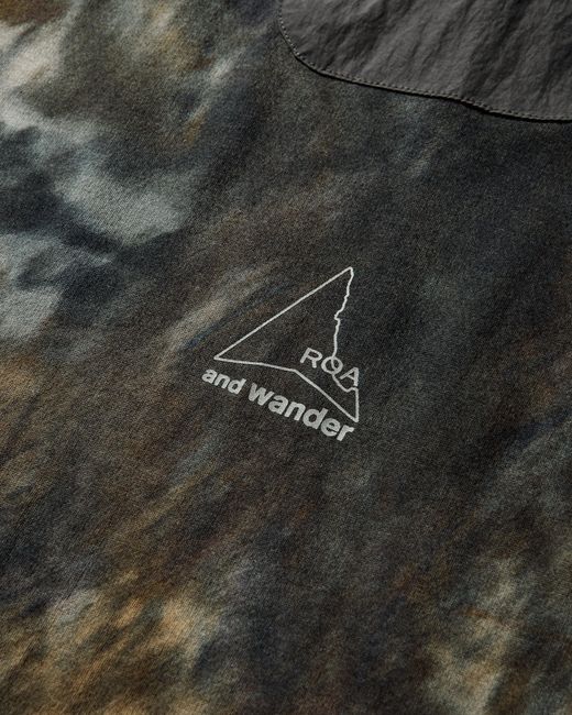 Roa Black And Wander Printed Hooded T-Shirt Camo for men