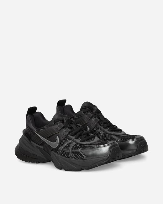 Nike Wmns V2k Run Sneakers Black / Dark Smoke Grey for men