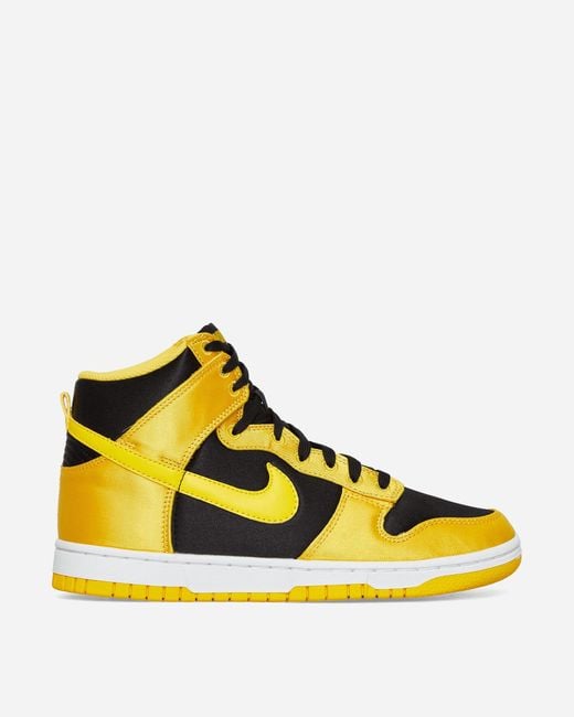 Nike Yellow Wmns Dunk Hi Sneakers / Varsity Maize for men