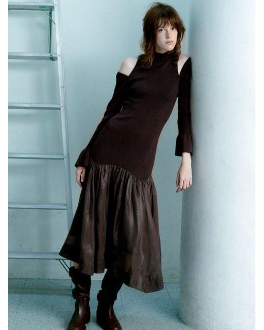 SNIDEL Sustainable Cold Shoulder Knit Dress in Natural | Lyst