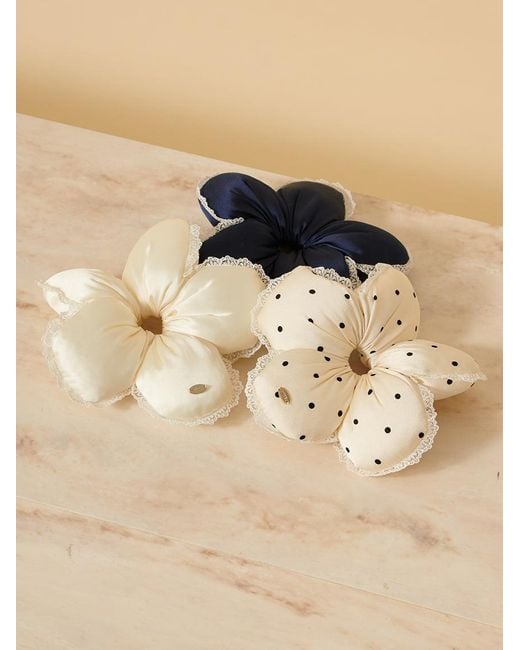 SNIDEL White Flower Scrunchie
