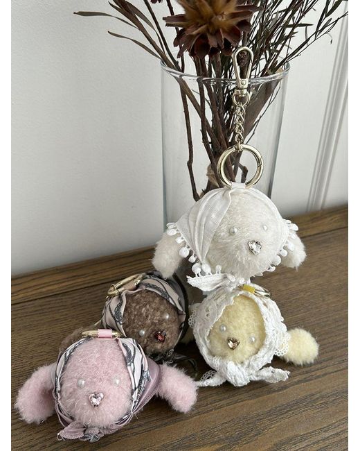SNIDEL White Scarf Motif Charm
