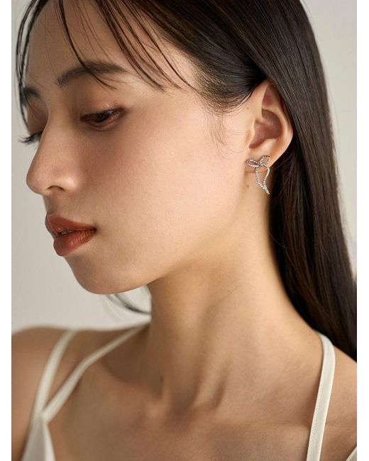 SNIDEL White Ribbon Earrings