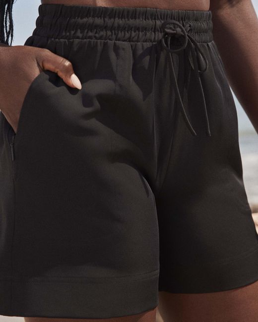 Spanx Black ® Carryon Shorts, 5"