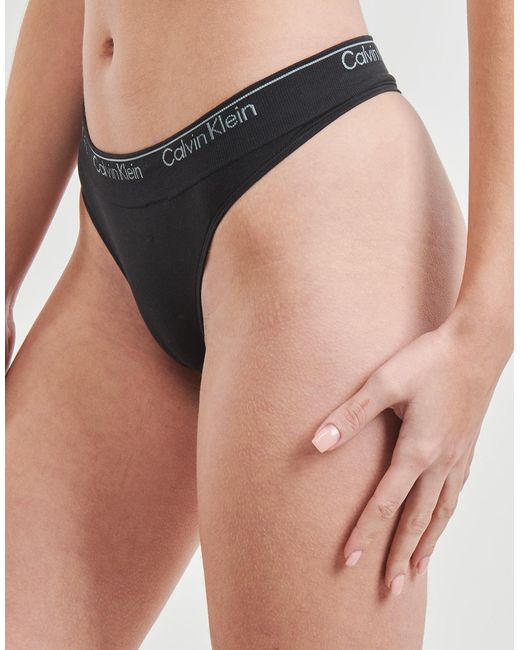Strings Thong Calvin Klein en coloris Gray
