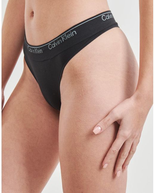 Strings THONG Calvin Klein en coloris Gray