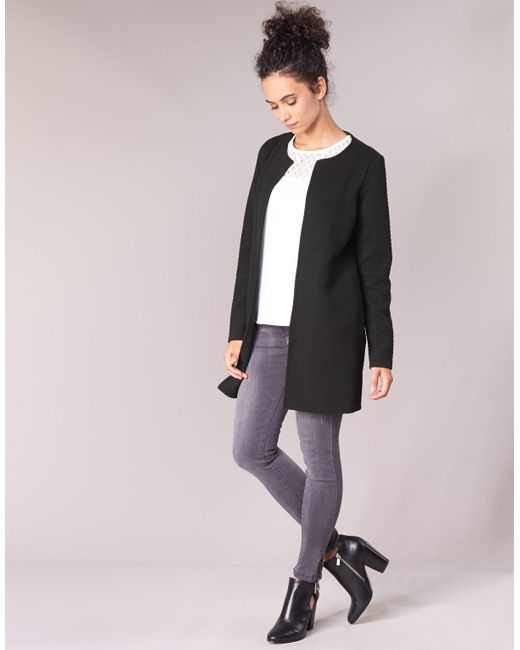 Veste Vila en coloris Black
